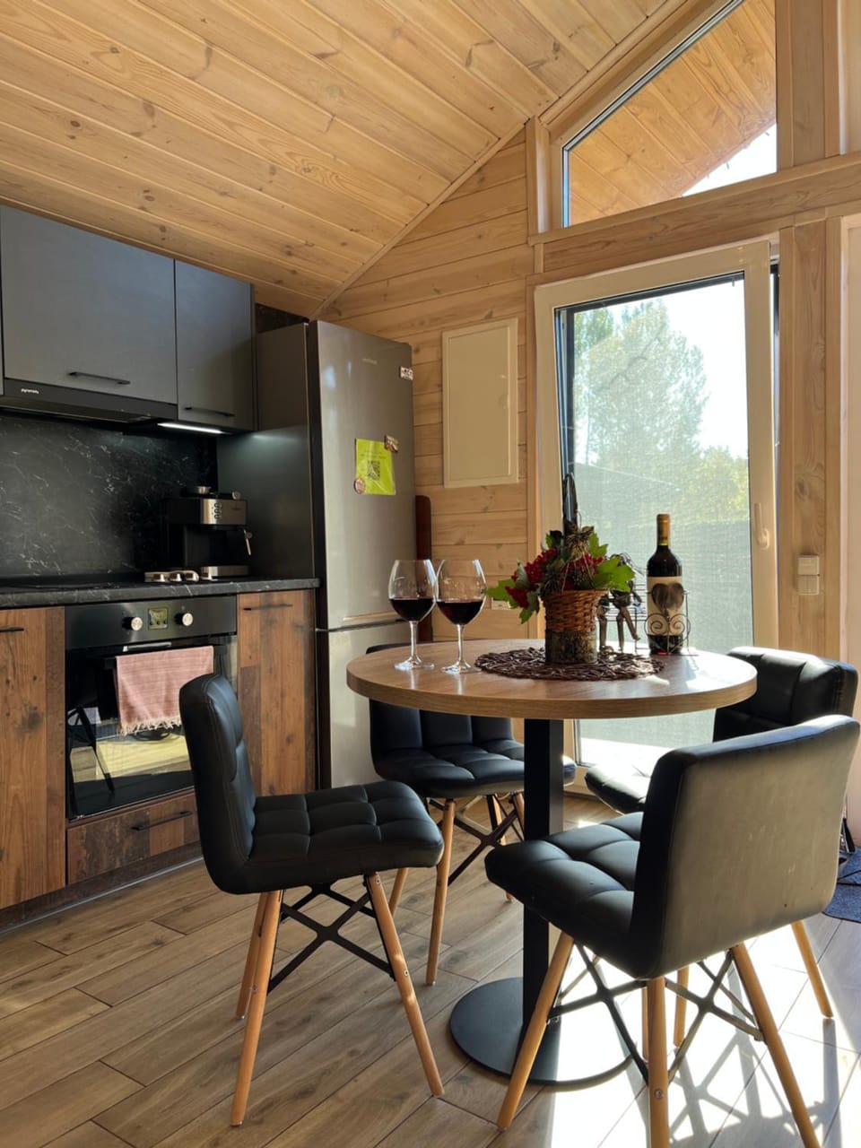Kitchen or kitchenette, Living room