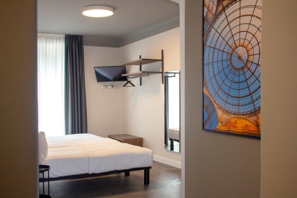 Bed, TV and multimedia, Photo of the whole room, Bedroom