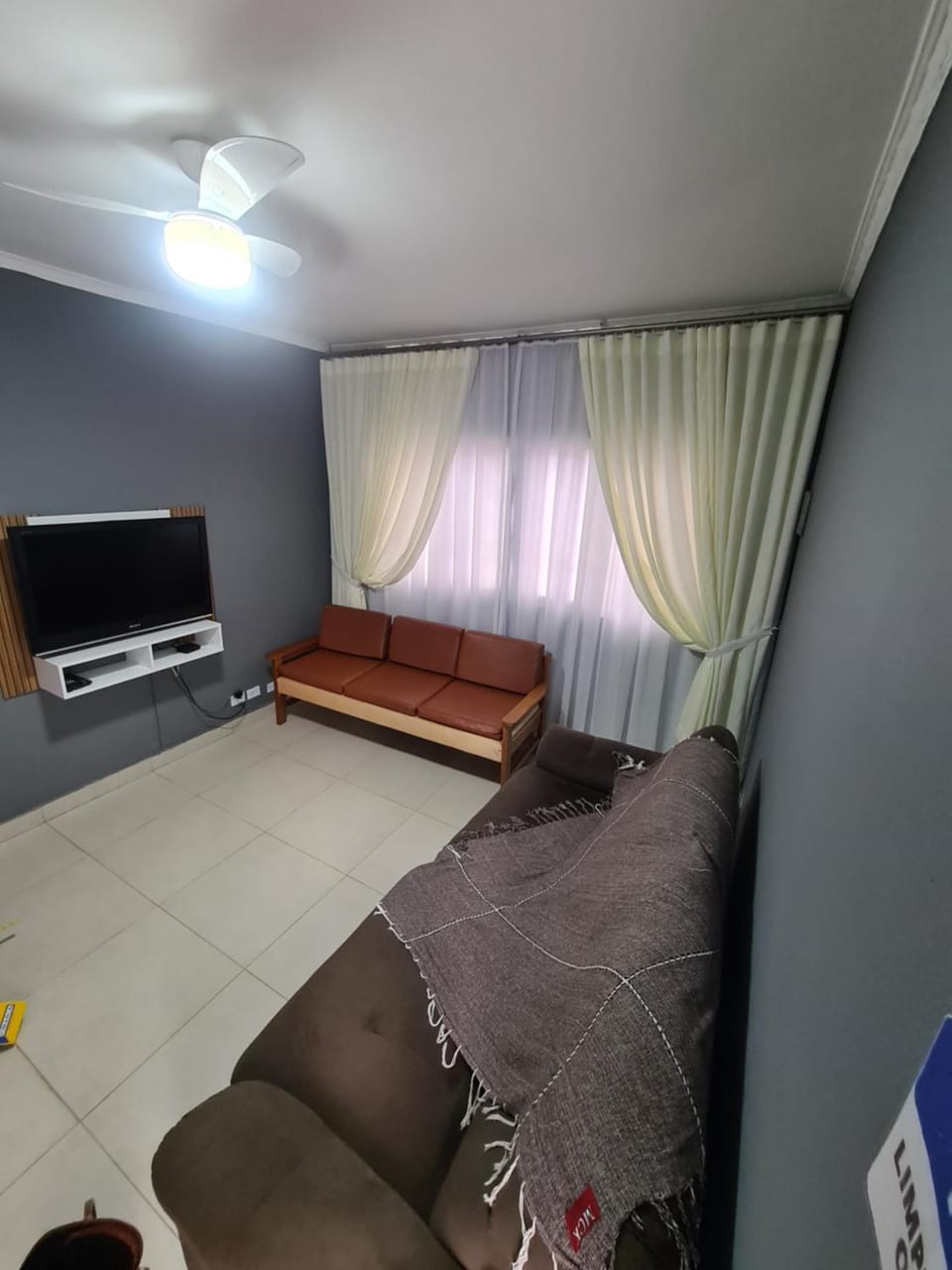 Casa grande e confortável até 16 pessoas com churrasqueira e garagem para 8 carros House in State of São Paulo