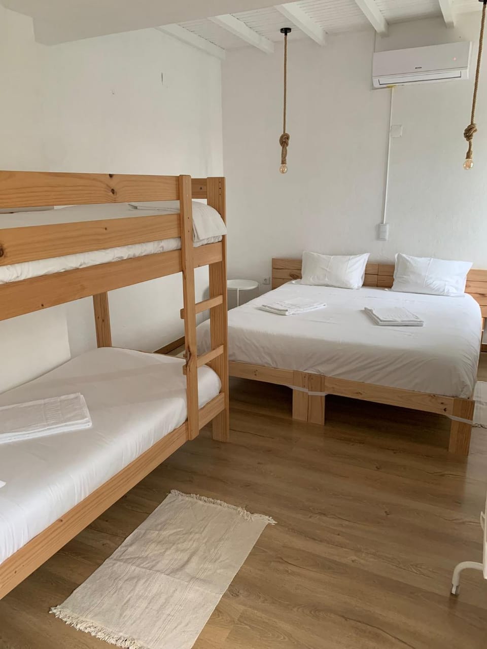 Bed, Bedroom, bunk bed, towels