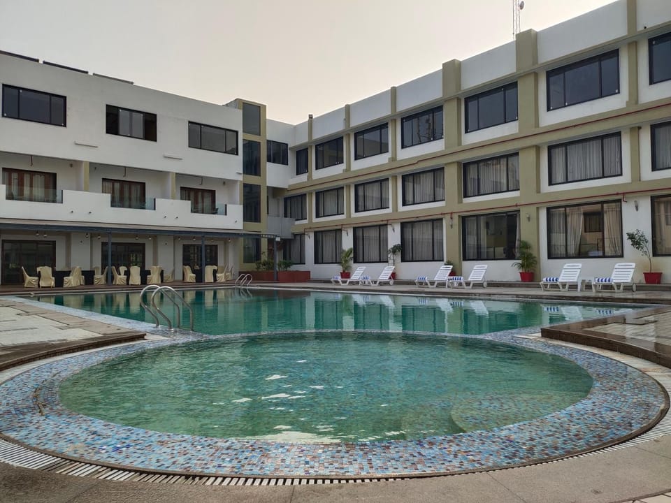 Swimming pool, Swimming pool