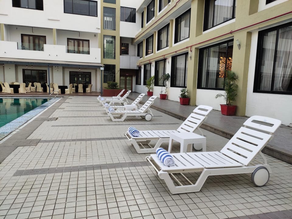 Swimming pool, Swimming pool