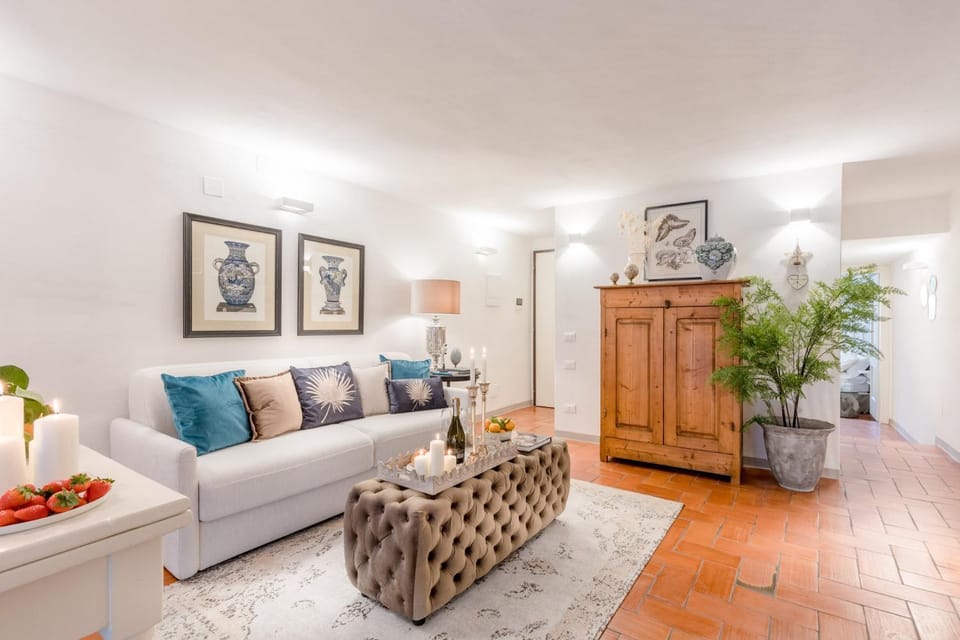 Casa Colosseum, A Million Dollar's View: the Lucca Colosseum. Luxury 1 bedroom 1 Bathroom Apartment Apartment in Capannori