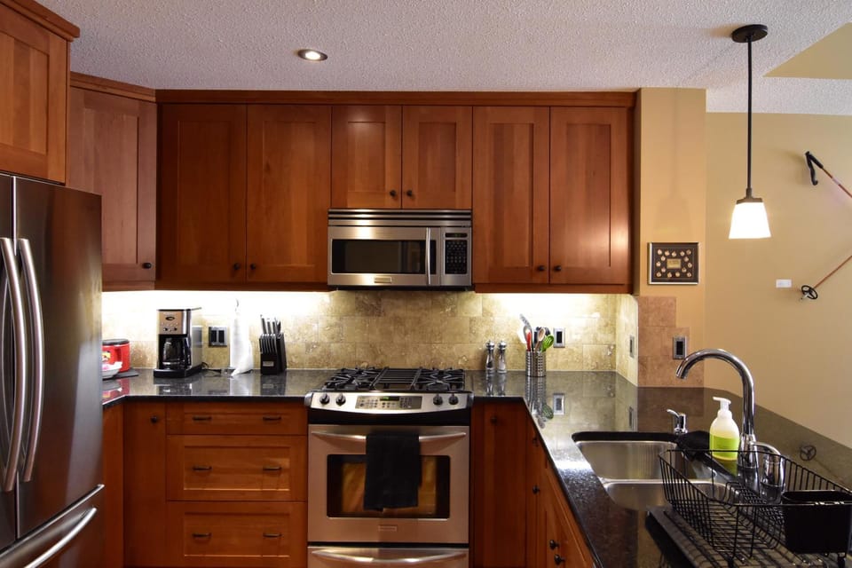 Luxurious Rundle Cliffs Lodge in Spring Creek Apartment in Canmore