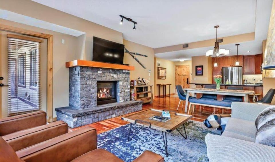 Luxurious Rundle Cliffs Lodge in Spring Creek Apartment in Canmore