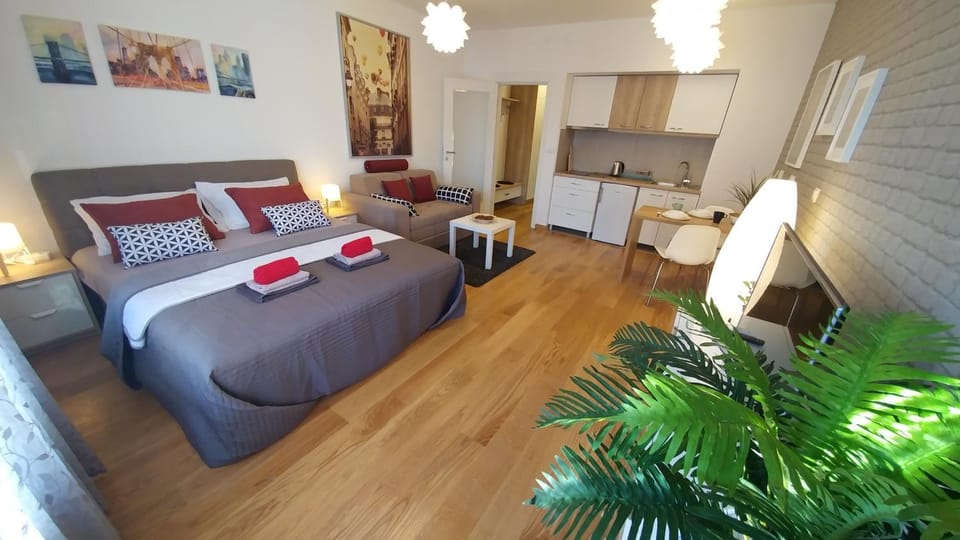 Bed, Kitchen or kitchenette