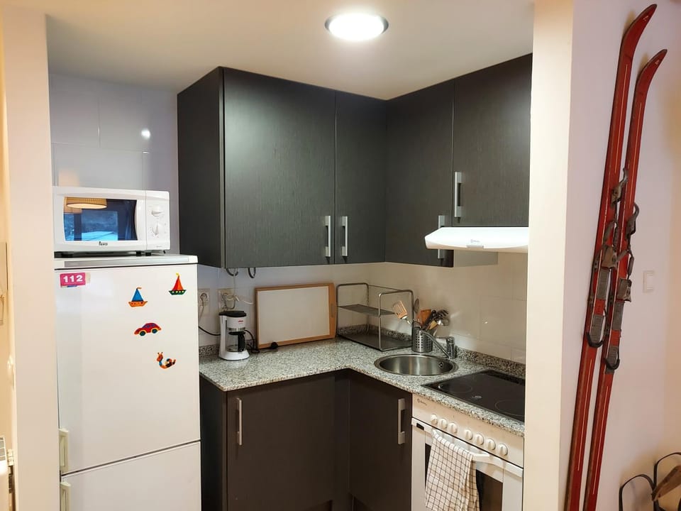 Kitchen or kitchenette, Communal kitchen