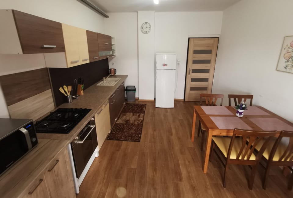 Kitchen or kitchenette, oven, stove