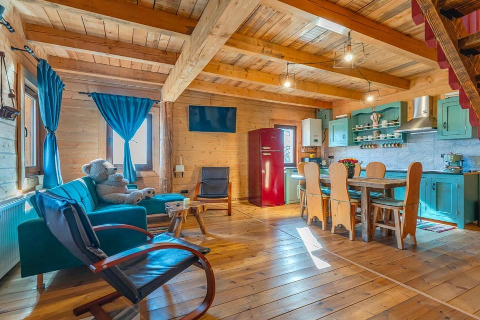 TV and multimedia, Kitchen or kitchenette, Living room, Seating area, Dining area