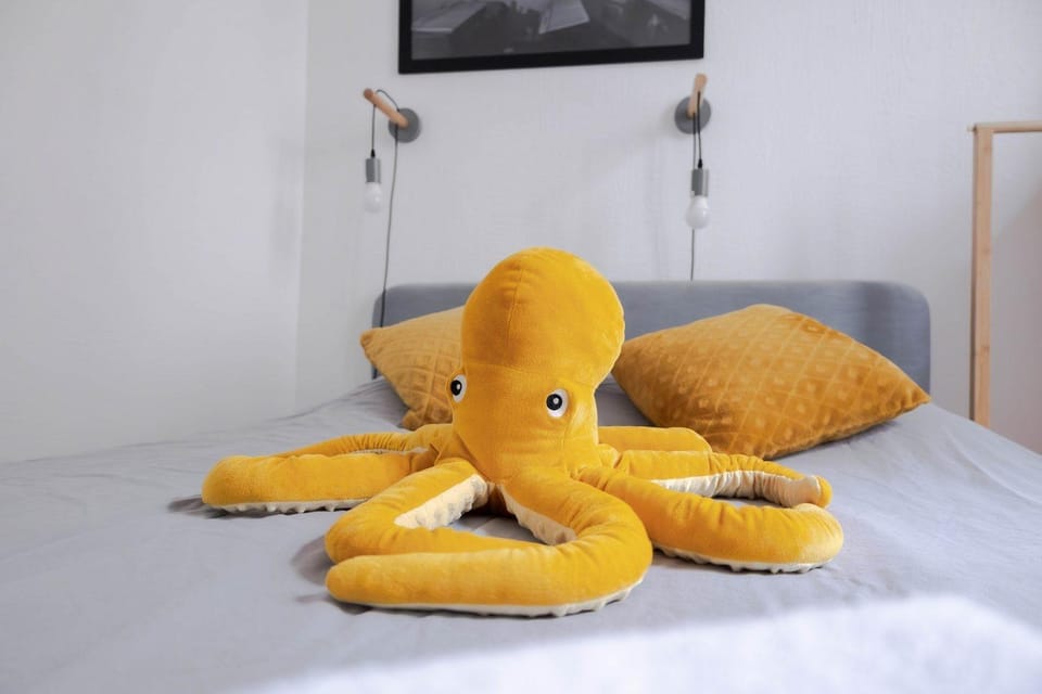 Bed, Photo of the whole room, Decorative detail, Bedroom
