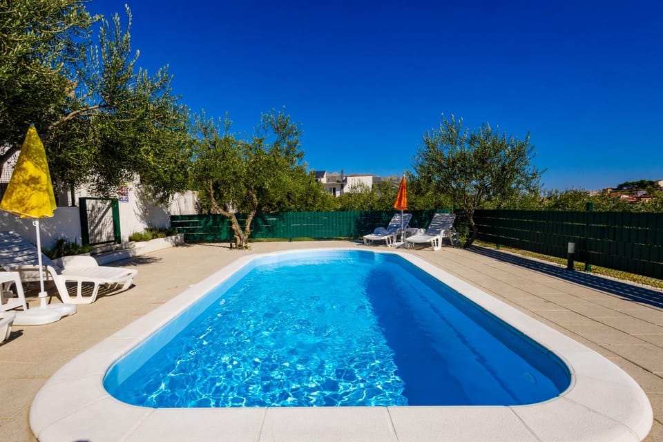 Day, Pool view, Swimming pool, sunbed