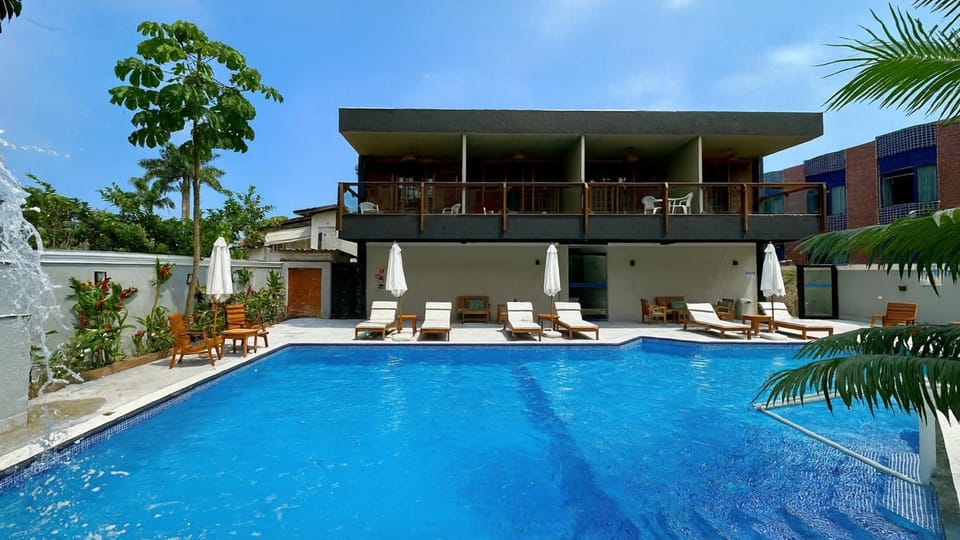 Day, Swimming pool