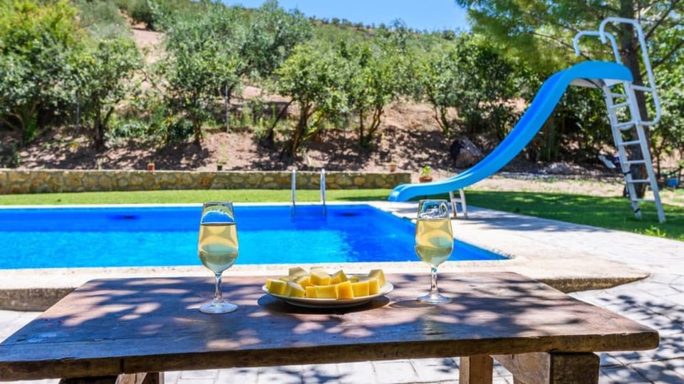Swimming pool, Swimming pool, Drinks