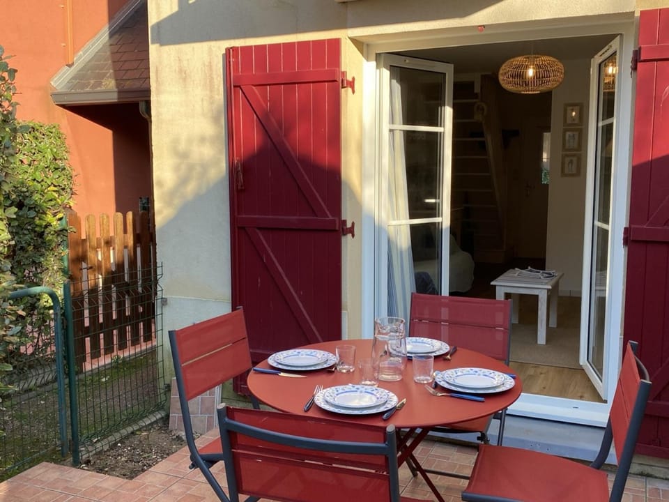 Charmant Cottage avec Jardin à Deux Pas du Port - Dives-sur-Mer - FR-1-487-279 Apartment in Cabourg