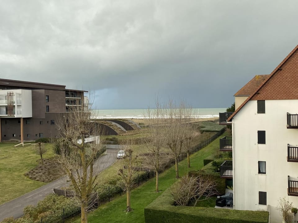 Cabourg: Appartement 3P à 200m de la plage, 2 chambres, balcon, internet - FR-1-487-277 Apartment in Cabourg