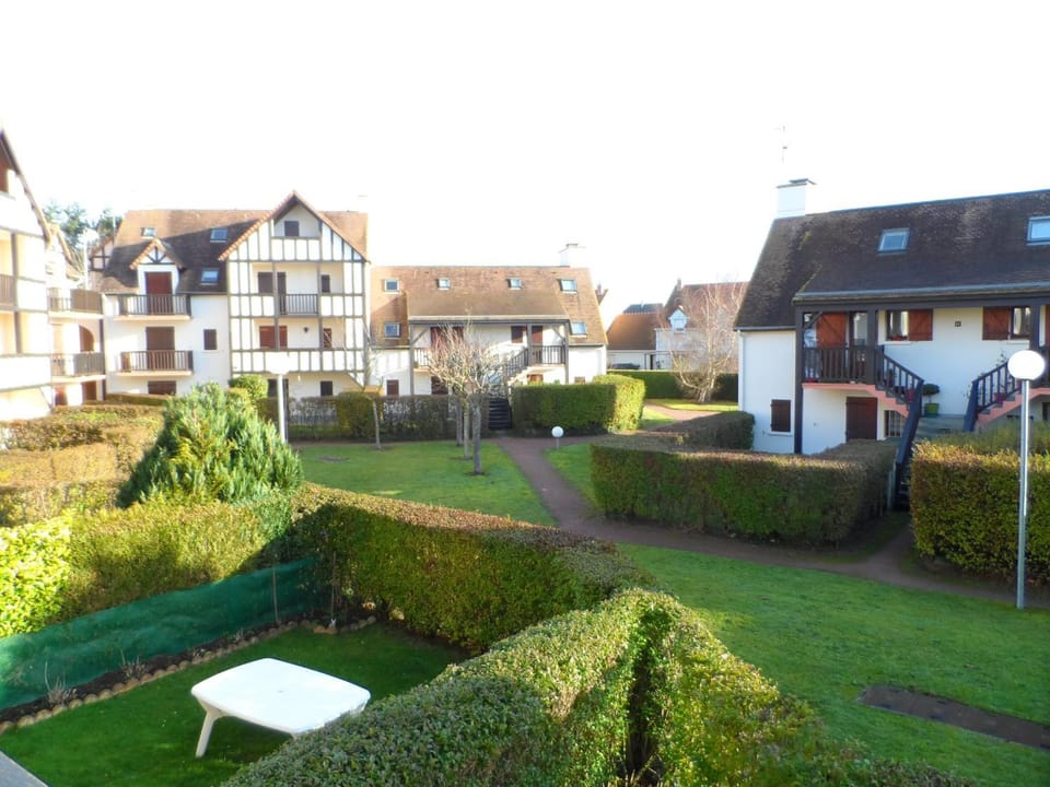 Duplex 3 Pièces Proche Plage à Cabourg, 6 Pers., Parking Privé - FR-1-487-280 Apartment in Normandy