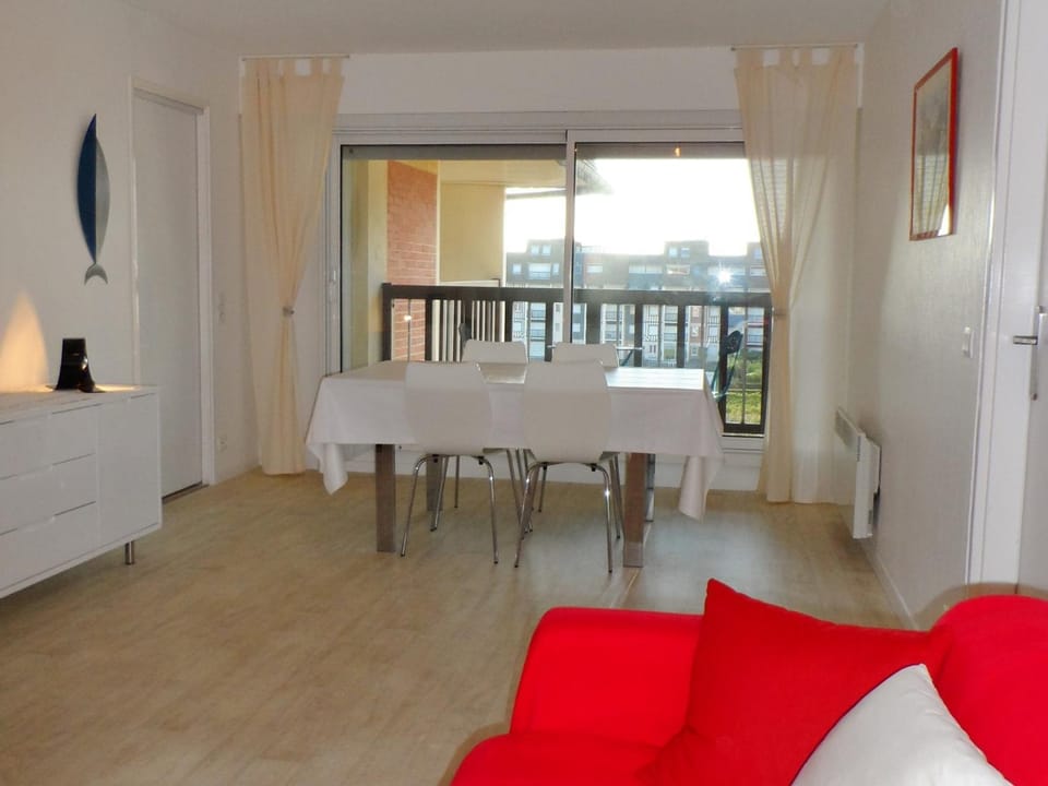 CABOURG - 2P Proche Plage avec Balcon et Parking - FR-1-487-292 Apartment in Cabourg