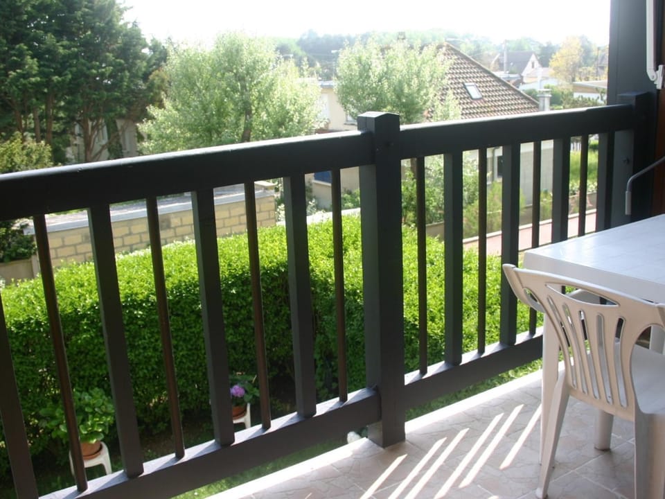 Appartement 2 pièces en front de mer avec balcon, à 70m de la plage de Cabourg - FR-1-487-287 Apartment in Cabourg
