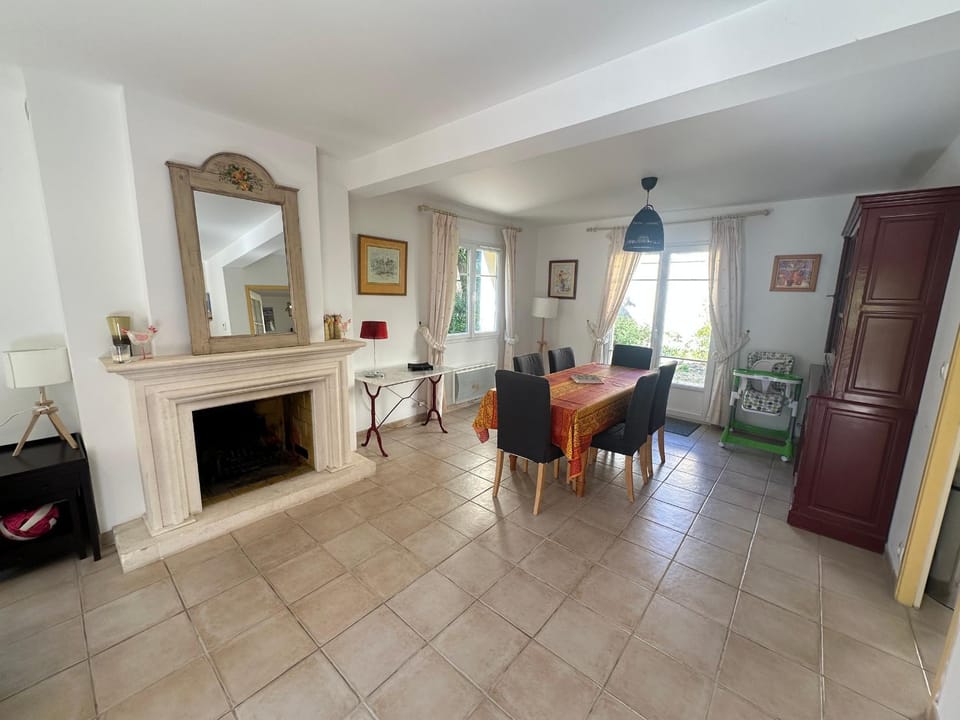 Grande Villa avec Jardin, Proche Plage et Centre de Villers-sur-Mer - FR-1-487-310 House in Normandy