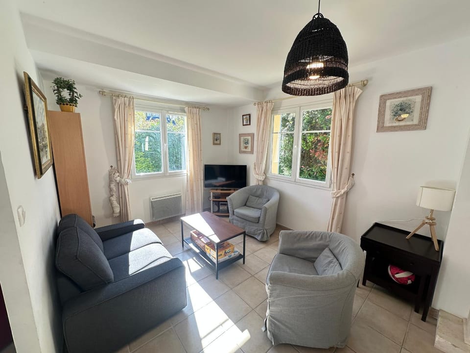 Grande Villa avec Jardin, Proche Plage et Centre de Villers-sur-Mer - FR-1-487-310 House in Normandy