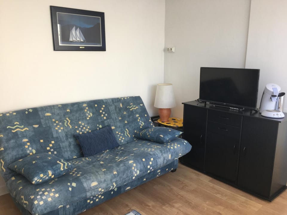 Appartement 2 pièces avec terrasse près de la plage - Merville-Franceville - FR-1-487-311 Apartment in Normandy