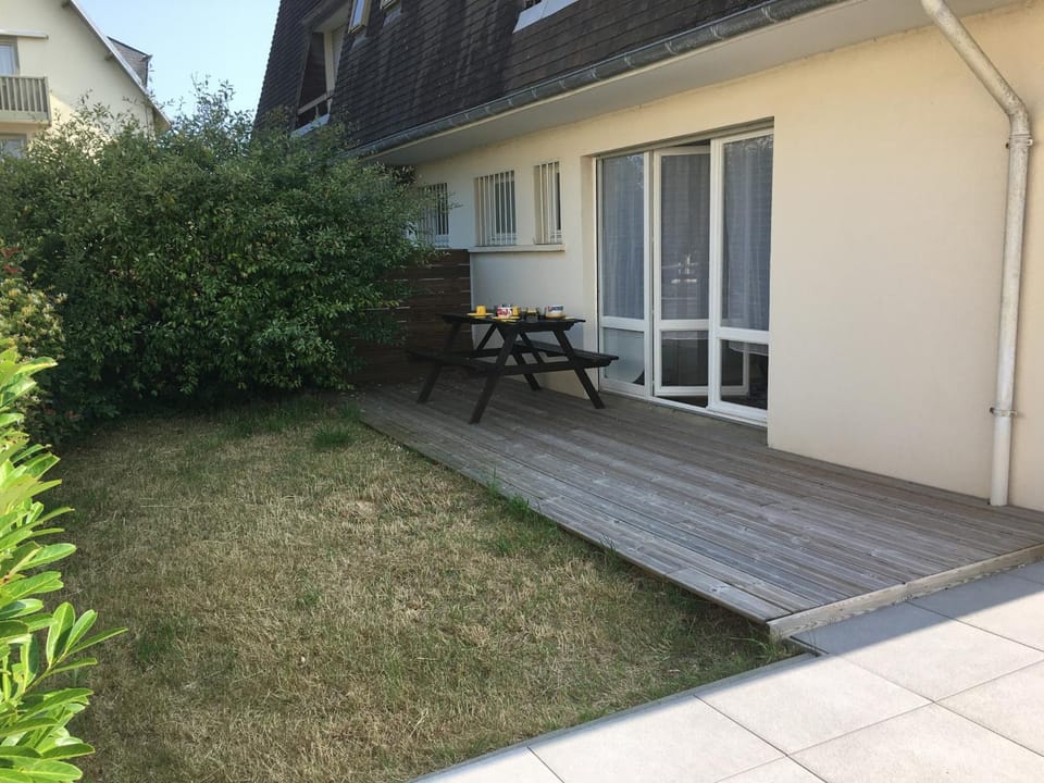 Appartement 2 pièces avec terrasse près de la plage - Merville-Franceville - FR-1-487-311 Apartment in Normandy