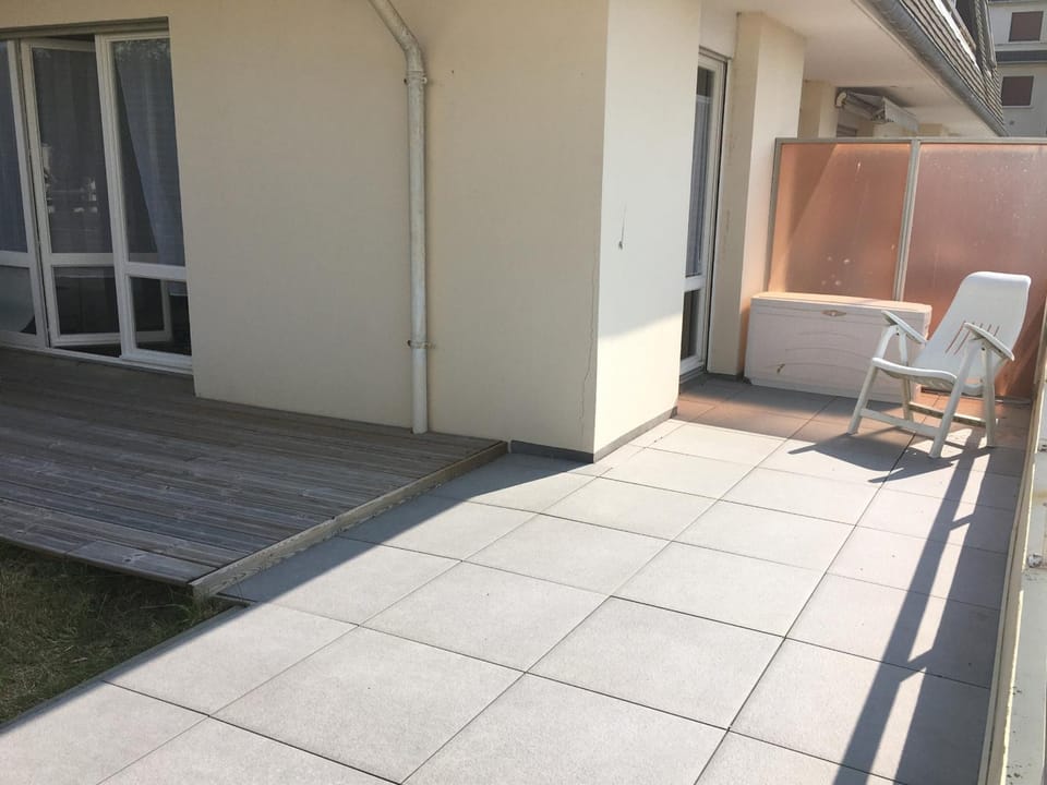 Appartement 2 pièces avec terrasse près de la plage - Merville-Franceville - FR-1-487-311 Apartment in Normandy