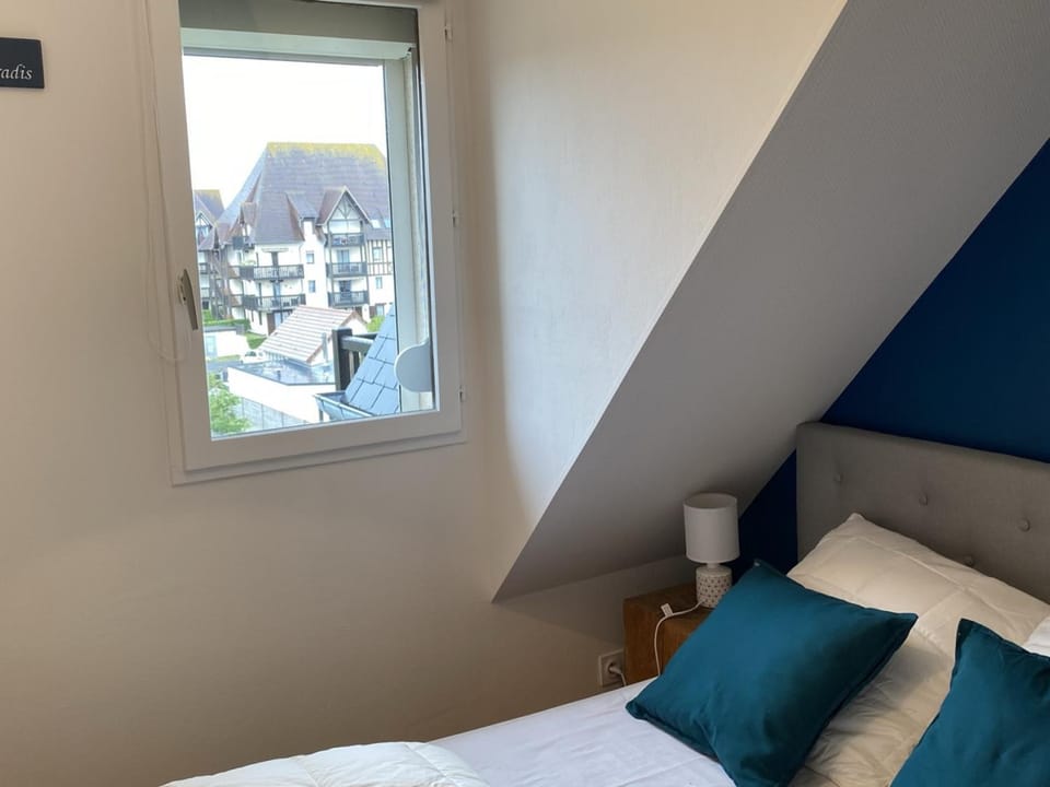 Appartement rénové proche plage et thalasso, 2 pièces, balcon, Wifi, TV, équipements bébé - Cabourg - FR-1-487-322 Apartment in Cabourg