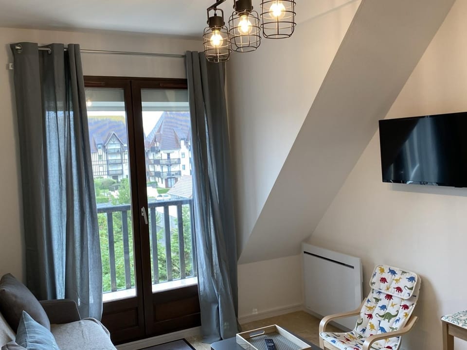 Appartement rénové proche plage et thalasso, 2 pièces, balcon, Wifi, TV, équipements bébé - Cabourg - FR-1-487-322 Apartment in Cabourg