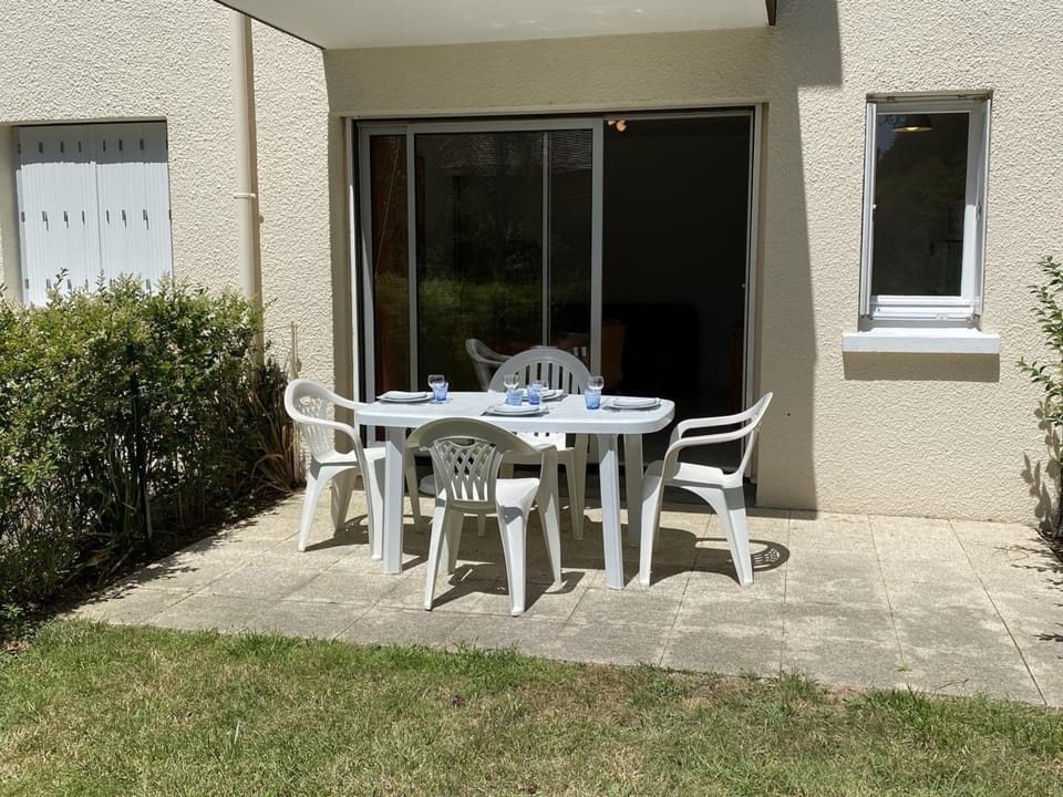 Cabourg : Studio Rez-de-Jardin Proche Plage, Animaux Acceptés, TV, Wi-Fi Optionnel - FR-1-487-331 Apartment in Cabourg