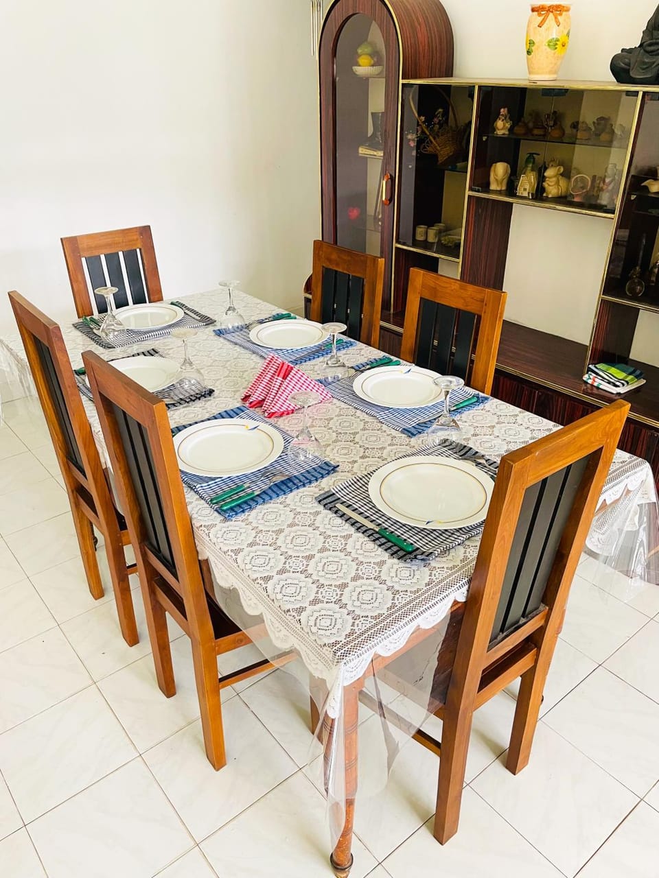 Food and drinks, Dining area, Food
