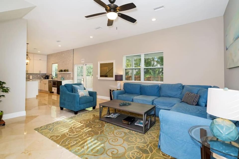 Las Olas Villa with HEATED Salt Water Pool Villa in Fort Lauderdale