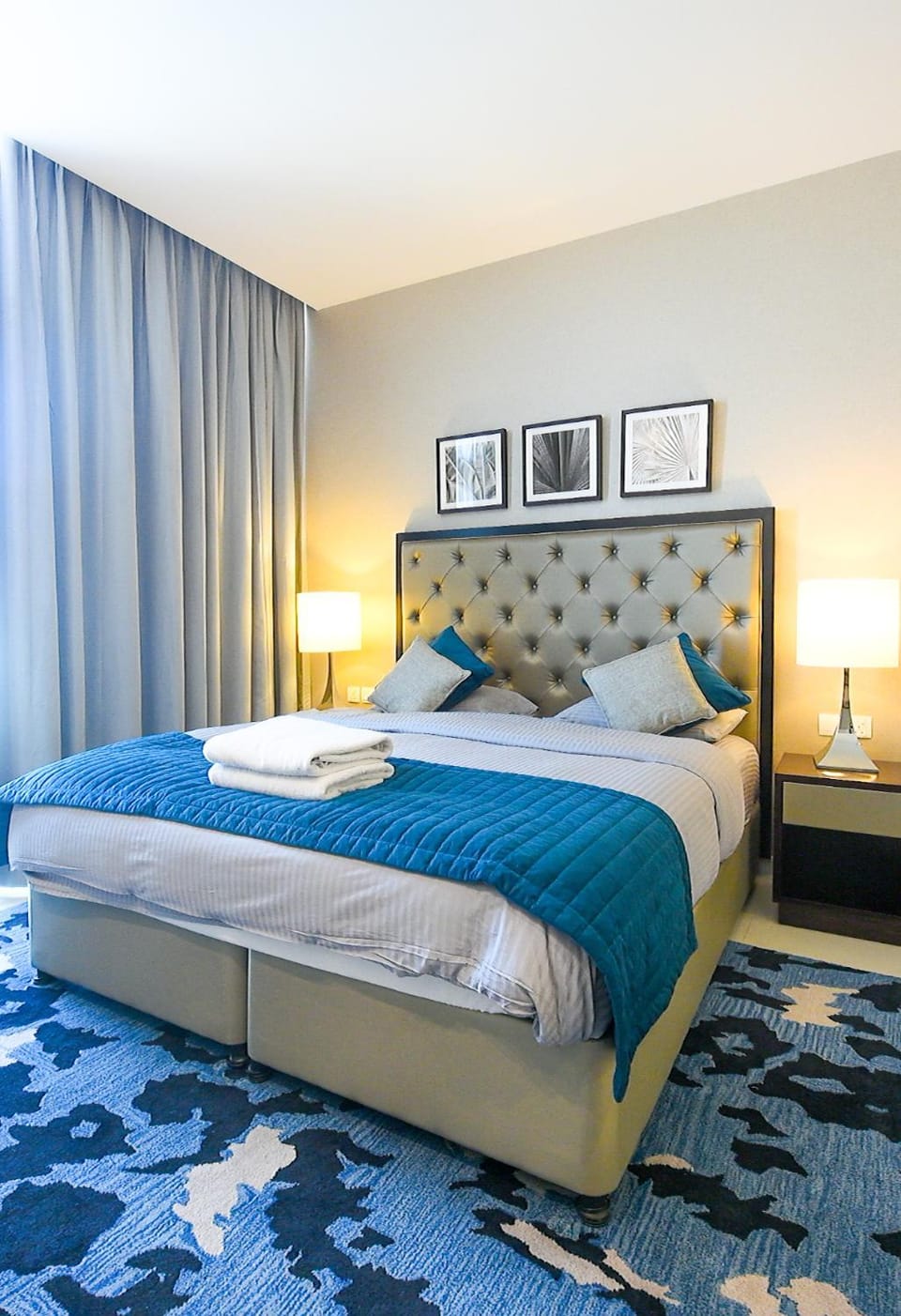 Photo of the whole room, Bedroom