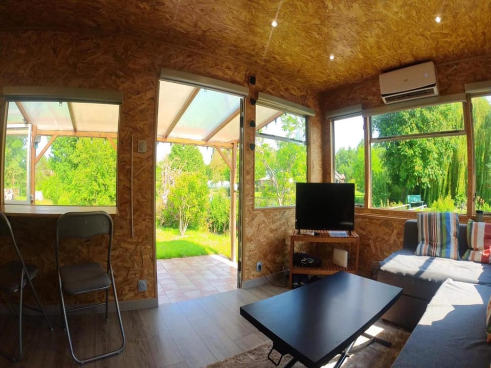 TV and multimedia, Living room, Garden view
