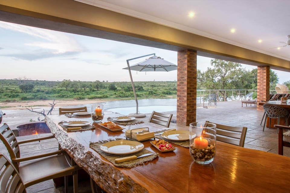 Patio, Day, Natural landscape, BBQ facilities, View (from property/room), Balcony/Terrace, Seating area, Dining area, Autumn, River view, Location