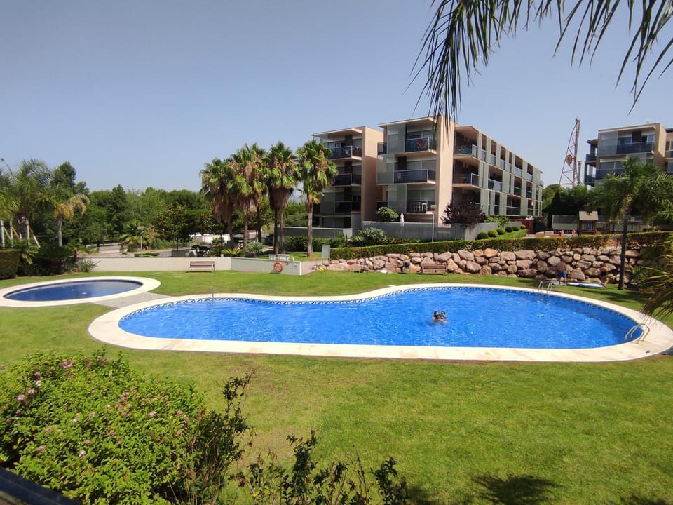 Swimming pool, Swimming pool