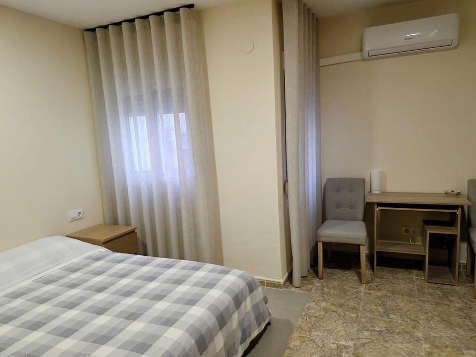 Bed, Photo of the whole room, Decorative detail, Decorative detail, Bedroom, Guests, Area and facilities, young children, Family, furniture, heating, internet, room service, room service, storage, towels, air conditioner