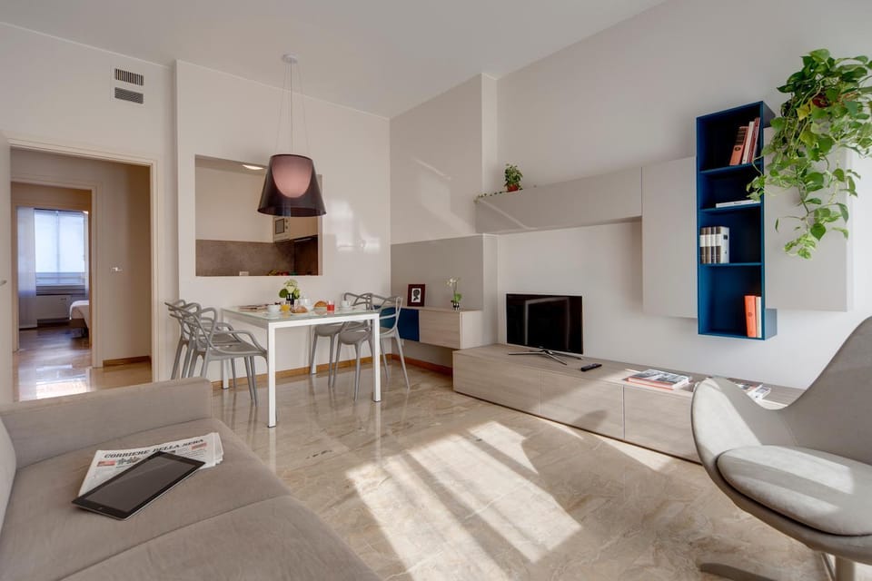 Communal lounge/ TV room, TV and multimedia, Living room, Dining area
