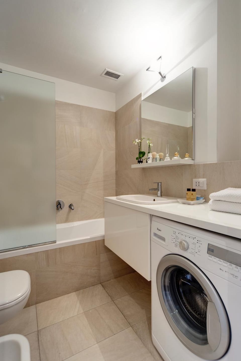 Bathroom, Bath, towels, washing machine