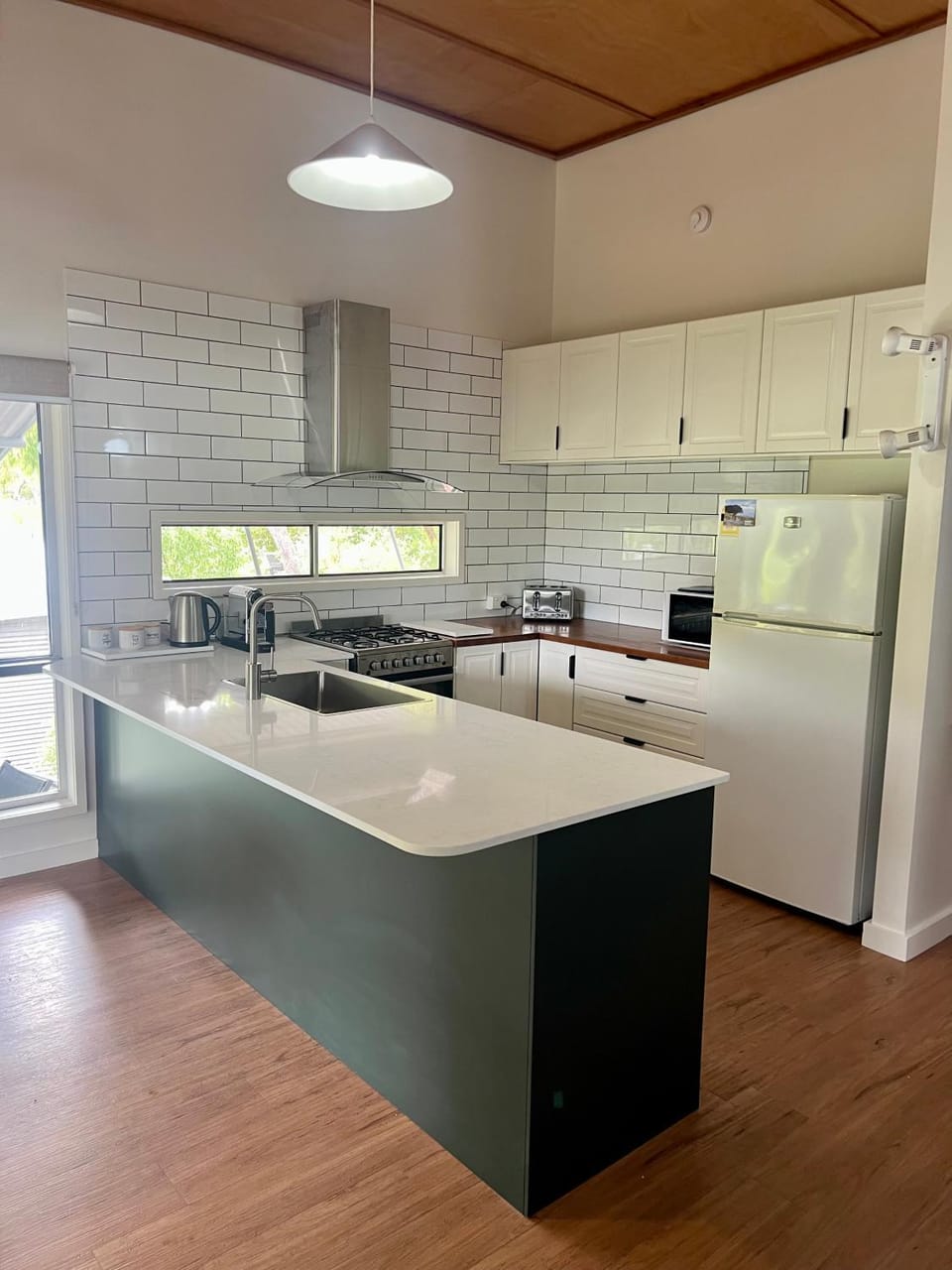 Kitchen or kitchenette, dishwasher