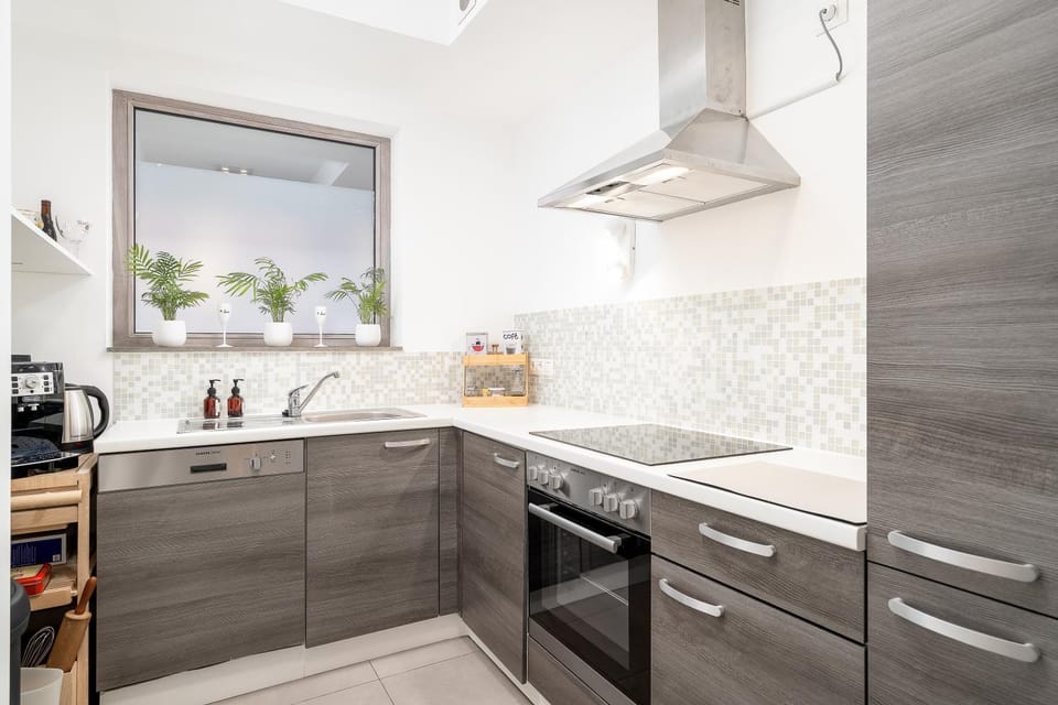 Coffee/tea facilities, Kitchen or kitchenette, Drinks, dishwasher, minibar, oven, pet friendly, stove, toaster