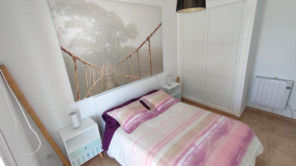 Bed, Bedroom, internet, wardrobe