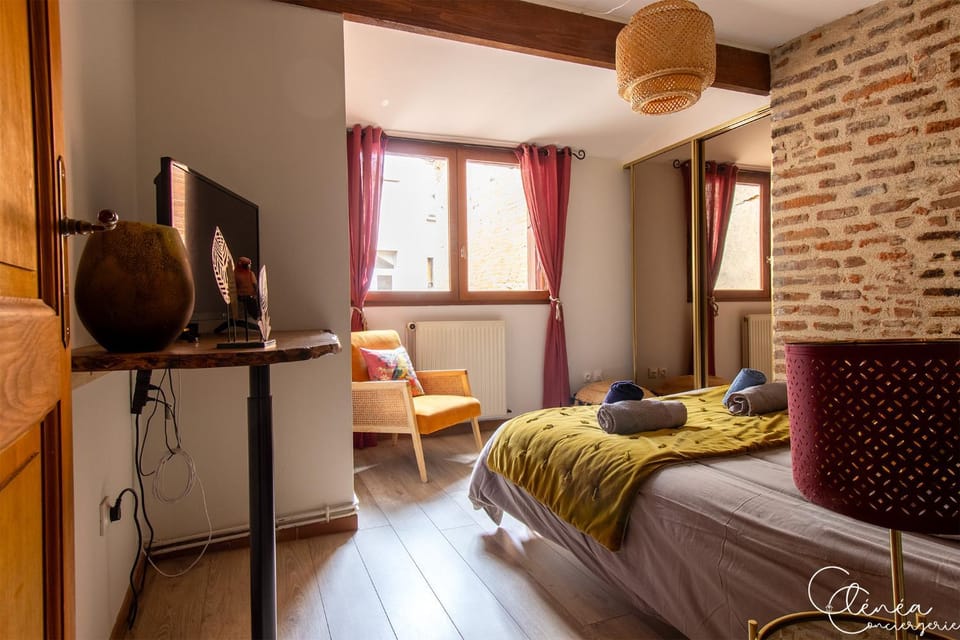 Bed, TV and multimedia, Photo of the whole room, Bedroom, internet, storage