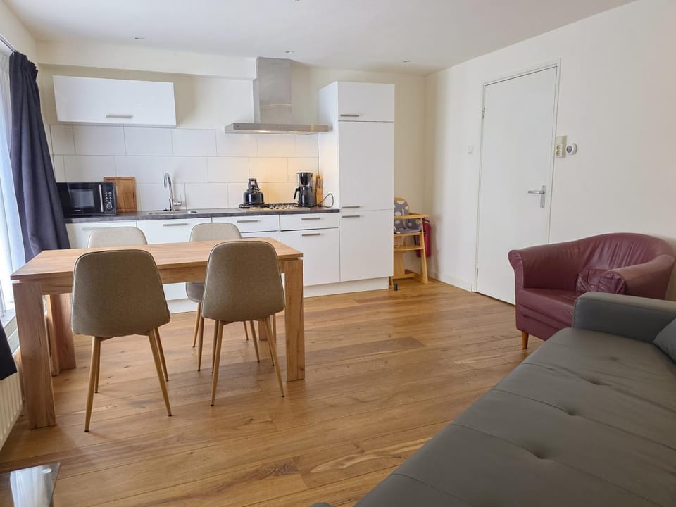 Seating area, Dining area, kitchen