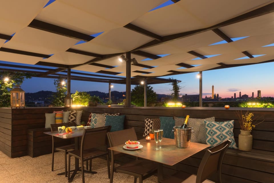 Balcony/Terrace, City view