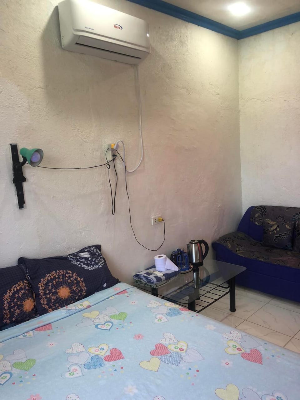 Seating area, Bedroom, air conditioner