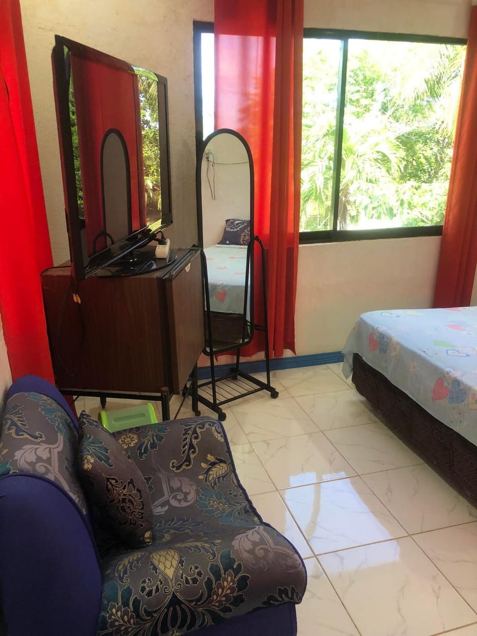 Photo of the whole room, Bedroom