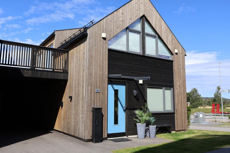 Property building, Day, Garden