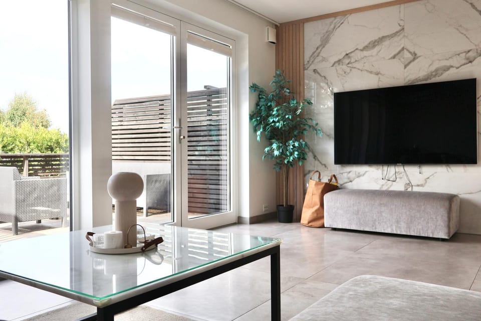 Communal lounge/ TV room, TV and multimedia, Living room, Seating area, Evening entertainment