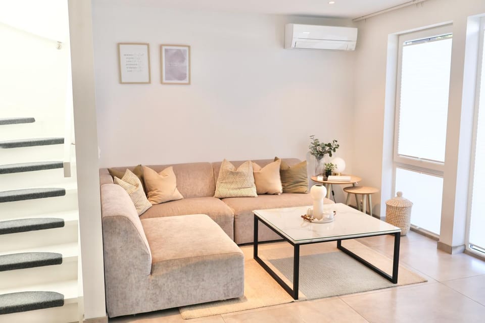 Living room, Seating area, air conditioner